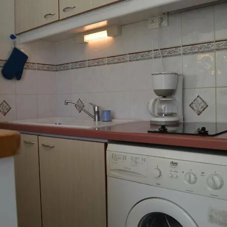 Moderne 6 Pers Avec Terrasse, Parking Et Piscine A Saint-cyprien - Fr-1-225d-129 Apartment *